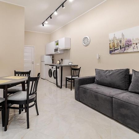 דירות לבוב Luxury Flat In Downtown 2 מראה חיצוני תמונה