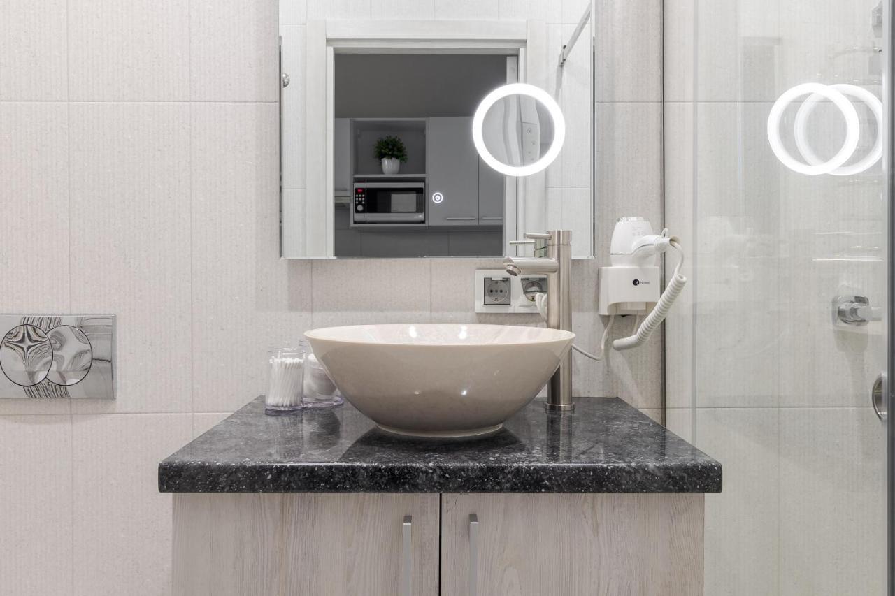 דירות לבוב Luxury Flat In Downtown 2 מראה חיצוני תמונה
