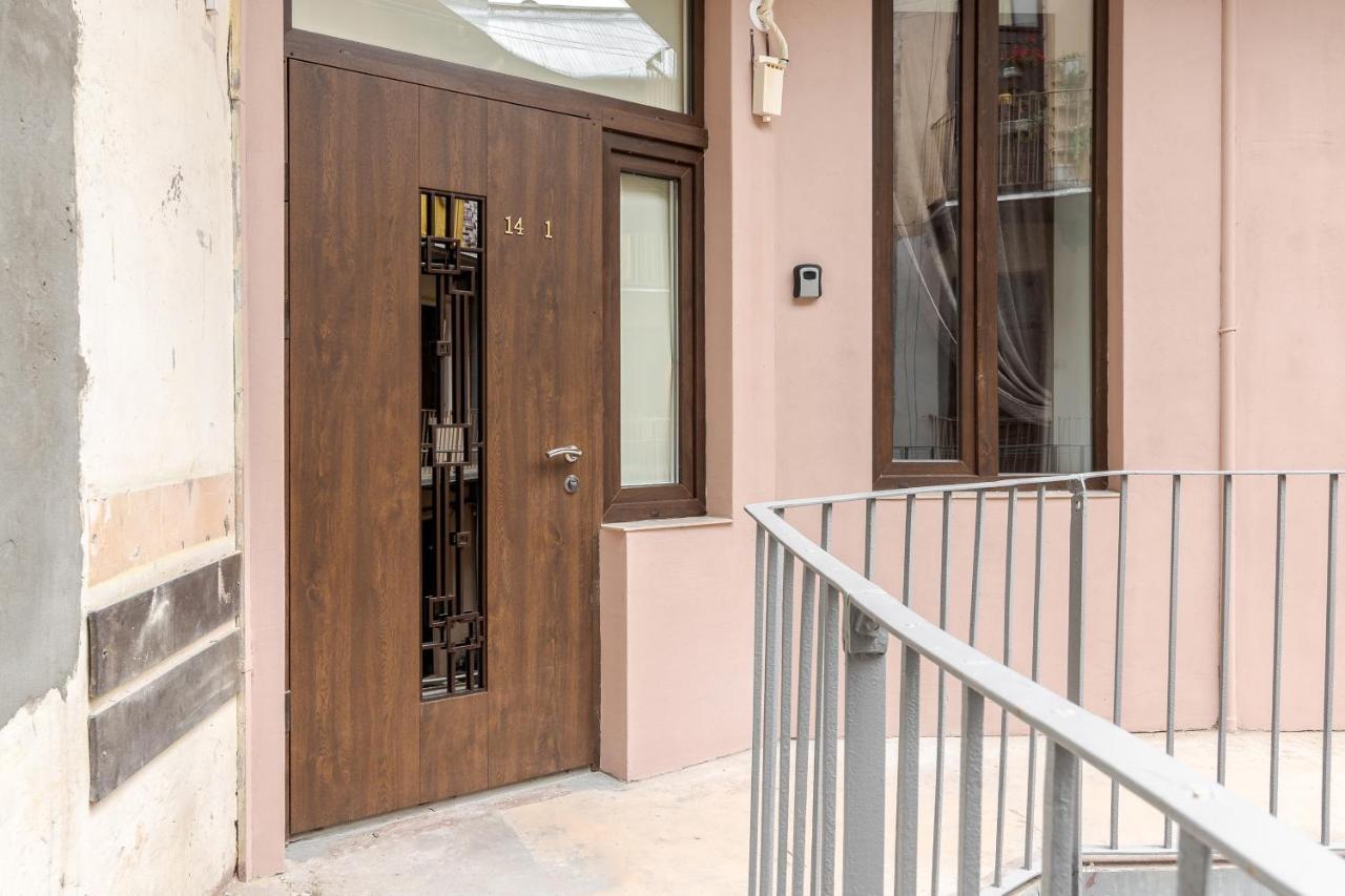 דירות לבוב Luxury Flat In Downtown 2 מראה חיצוני תמונה