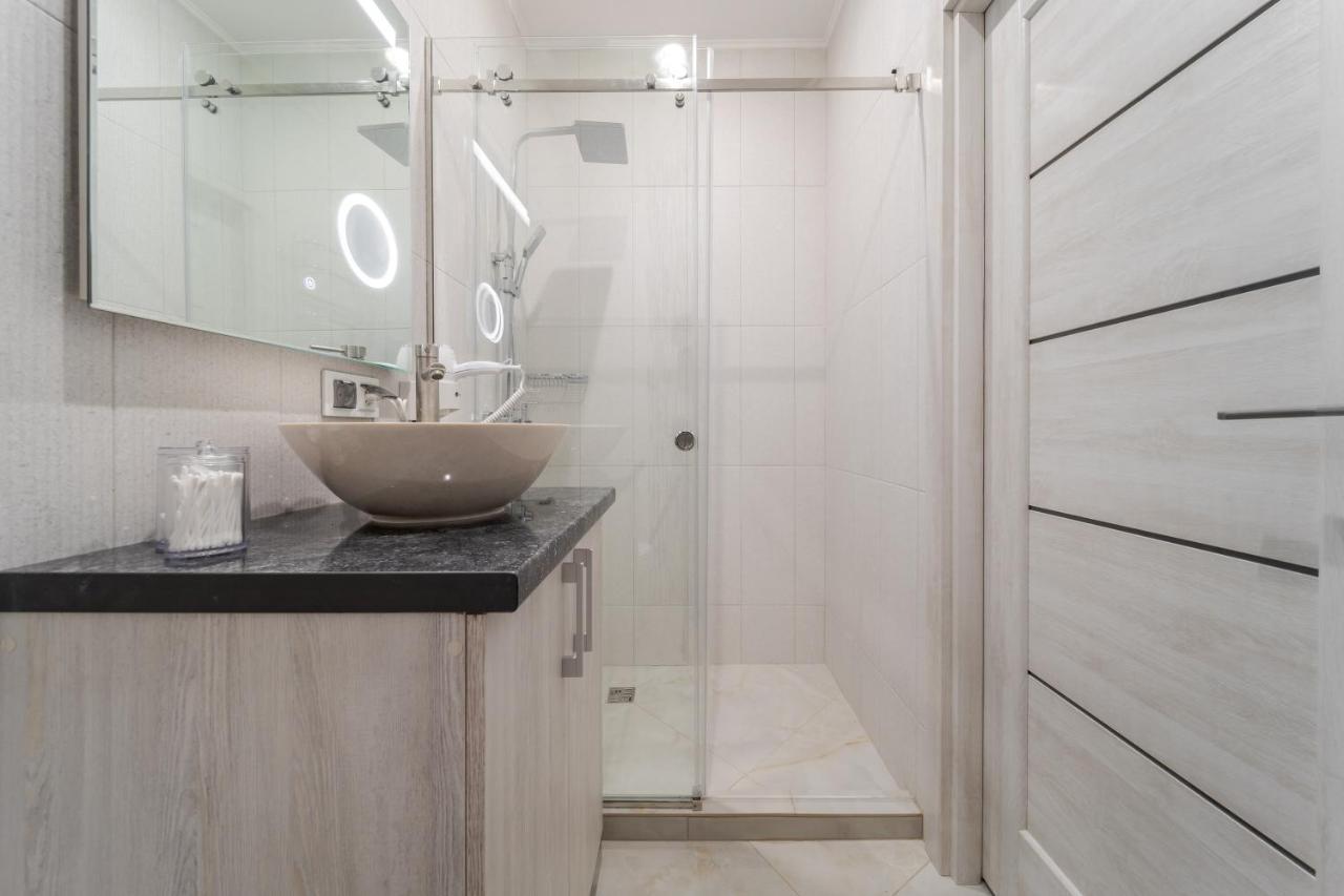 דירות לבוב Luxury Flat In Downtown 2 מראה חיצוני תמונה